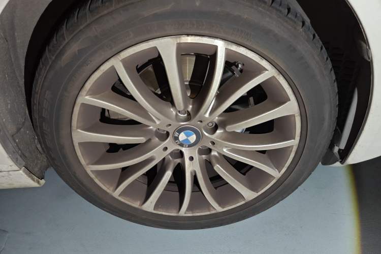 Used BMW 5 Series 2014 525Li Luxury Design Package Right Front Wheel Hub