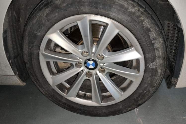 Used BMW 5 Series 2014 520Li Elegant Model Right Front Wheel Hub