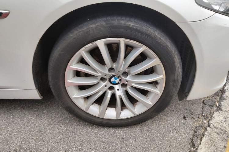 Used BMW 5 Series 2014 525Li Luxury Design Package Right Front Wheel Hub
