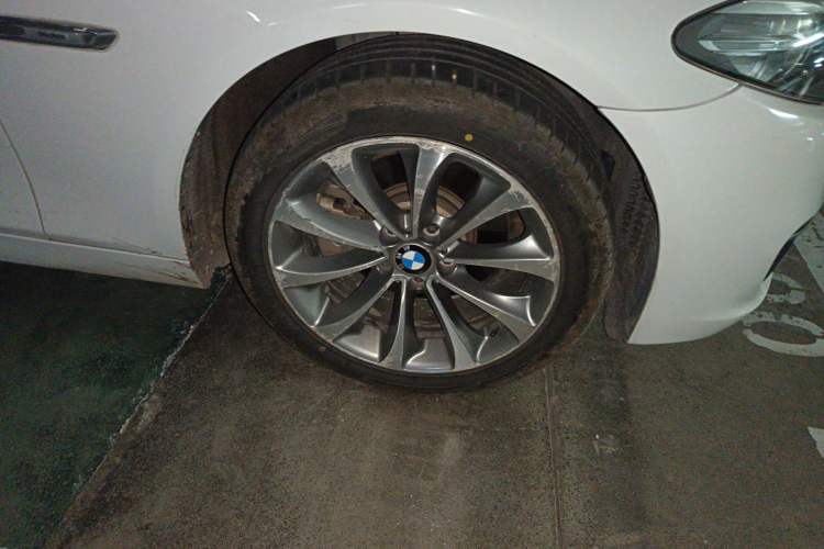 Used BMW 5 Series 2014 525Li Fashion Design Package Right Front Wheel Hub