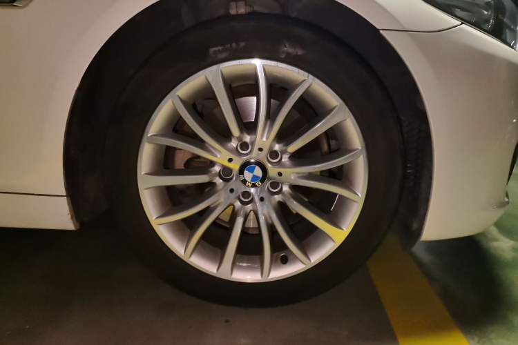 Used BMW 5 Series 2014 525Li Luxury Design Package Right Front Wheel Hub