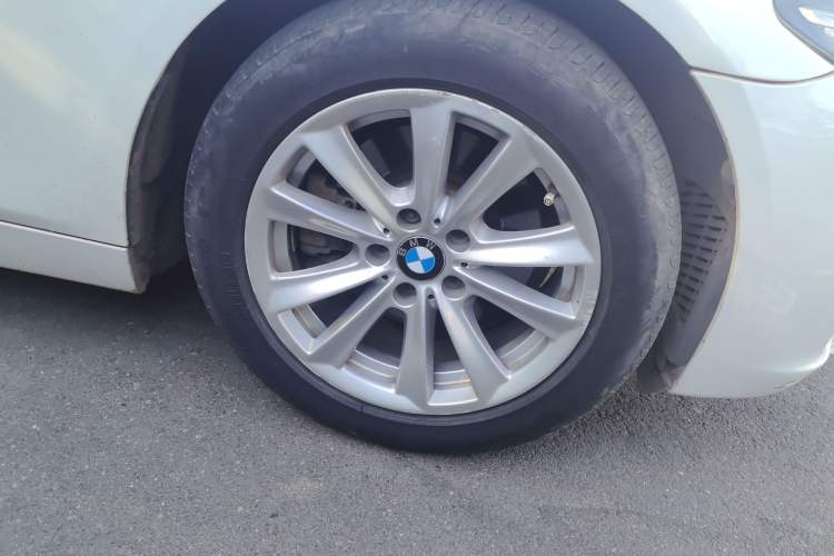 Used BMW 5 Series 2014 520Li Elegant Model Right Front Wheel Hub
