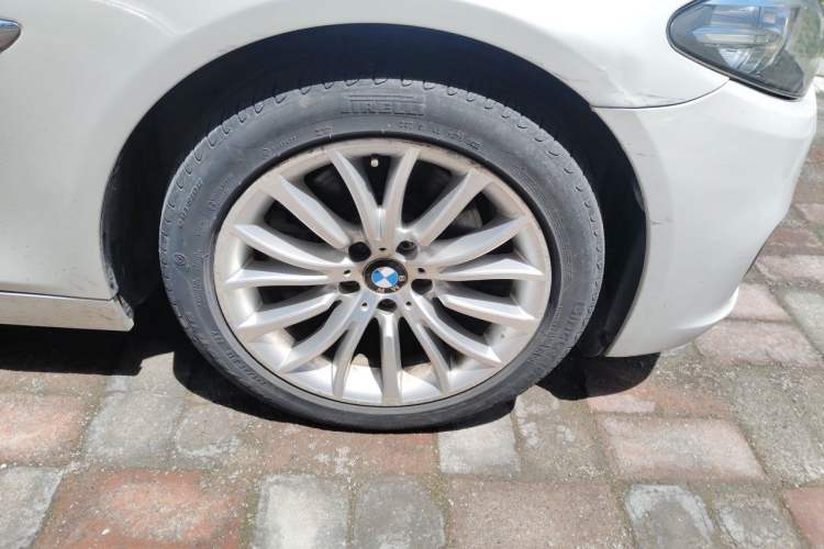 Used BMW 5 Series 2014 525Li Luxury Design Package Right Front Wheel Hub