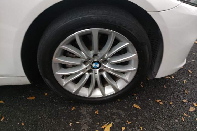 Used BMW 5 Series 2014 525Li Luxury Design Package Right Front Wheel Hub