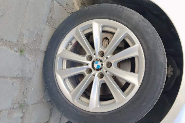 Used BMW 5 Series 2014 520i Elegant Edition Right Front Wheel Hub