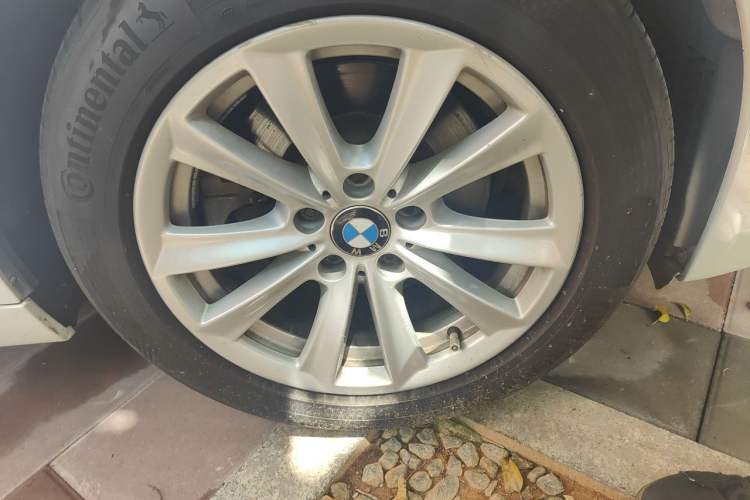 Used BMW 5 Series 2014 520Li Elegant Model Right Front Wheel Hub