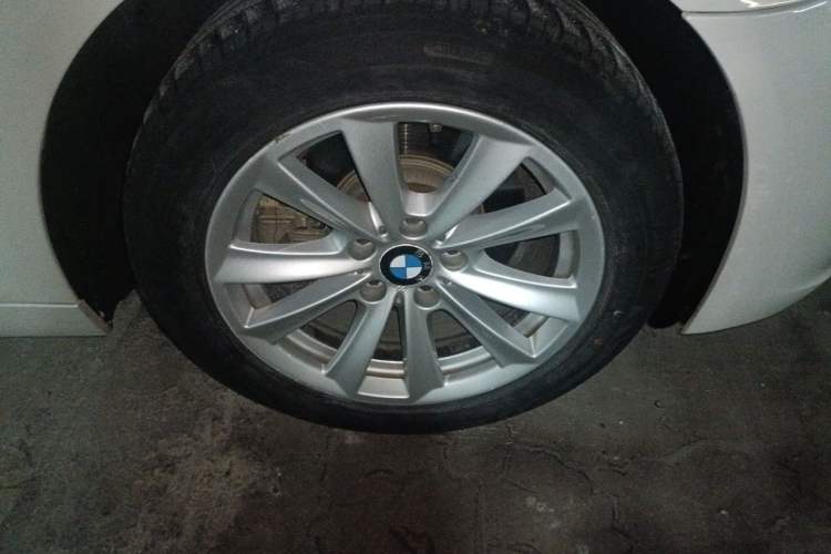 Used BMW 5 Series 2014 520Li Elegant Model Right Front Wheel Hub