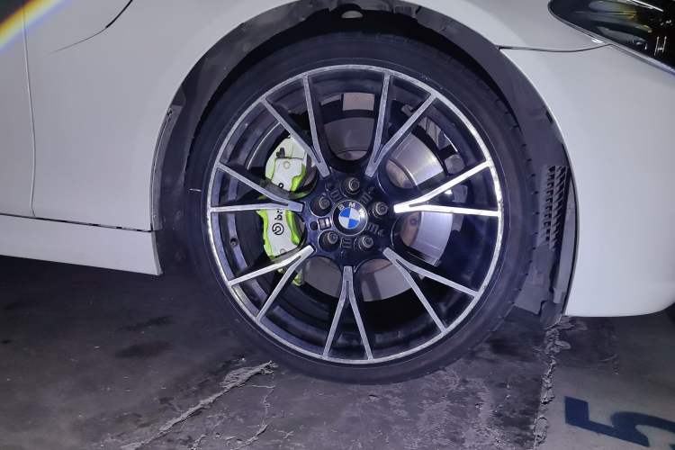Used BMW 5 Series 2014 525Li Luxury Design Package Right Front Wheel Hub