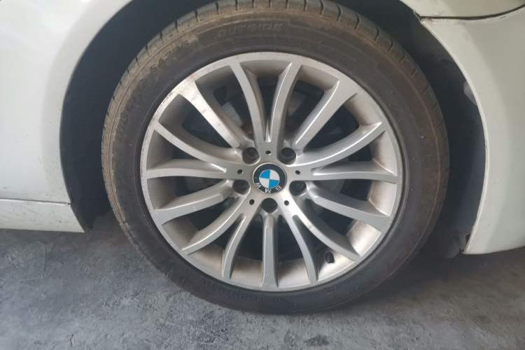 Used BMW 5 Series 2014 525Li Luxury Design Package Right Front Wheel Hub