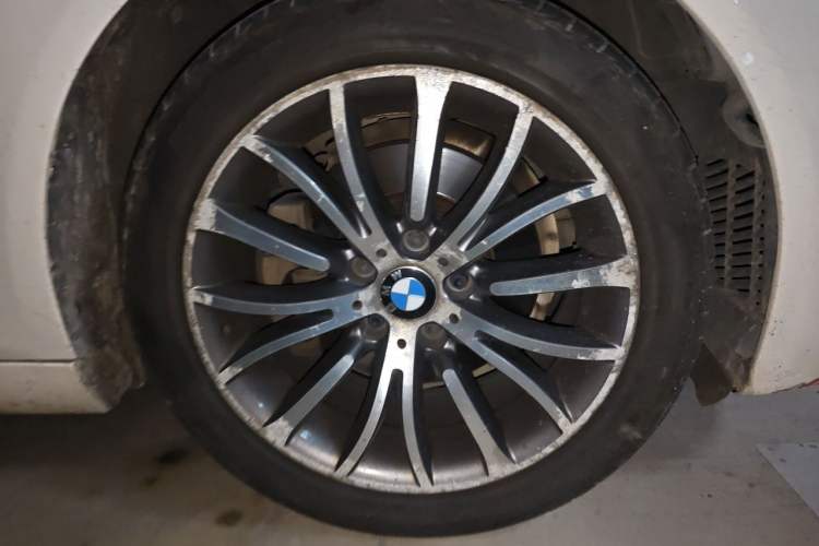 Used BMW 5 Series 2014 525Li Luxury Design Package Right Front Wheel Hub