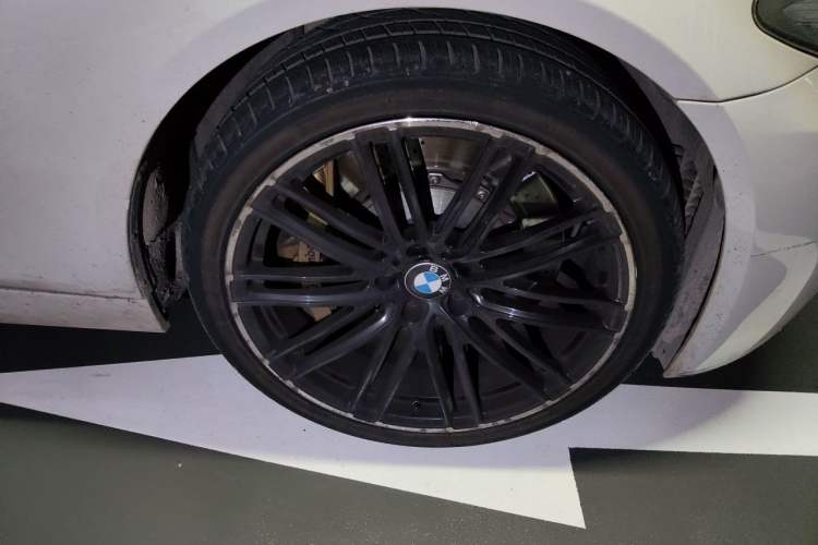 Used BMW 5 Series 2014 530Li Leading Model Right Front Wheel Hub