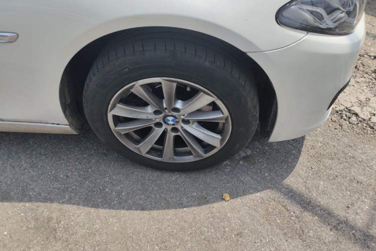 Used BMW 5 Series 2014 520Li Elegant Model Right Front Wheel Hub