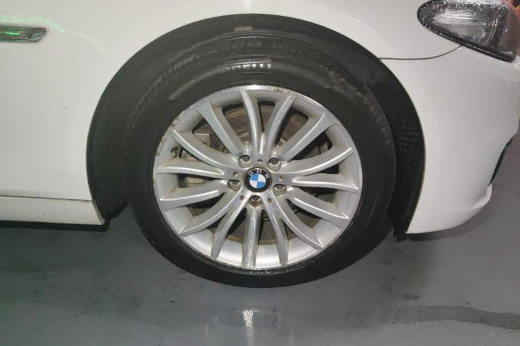 Used BMW 5 Series 2014 525Li Luxury Design Package Right Front Wheel Hub
