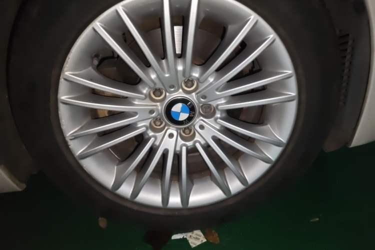 Used BMW 5 Series 2014 525Li Leading Model Right Front Wheel Hub