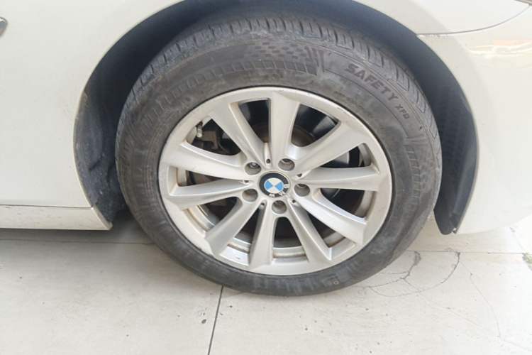 Used BMW 5 Series 2014 520Li Elegant Model Right Front Wheel Hub