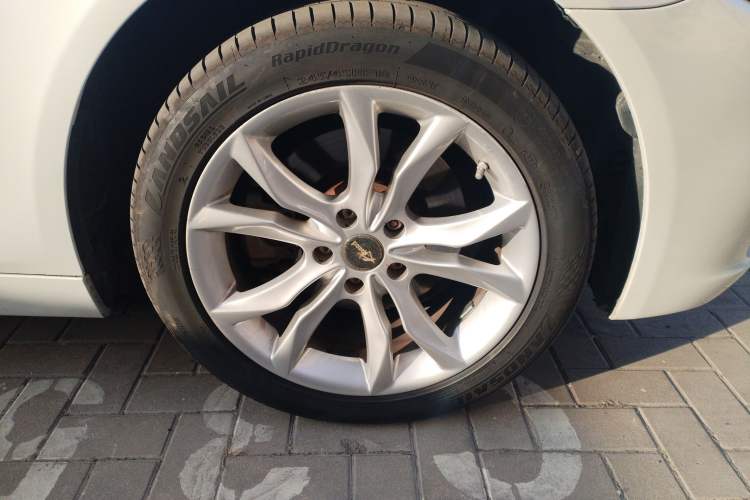 Used BMW 5 Series 2014 528Li xDrive Premium Edition Right Front Wheel Hub
