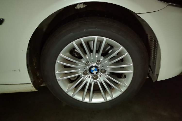 Used BMW 5 Series 2014 525Li Leading Model Right Front Wheel Hub