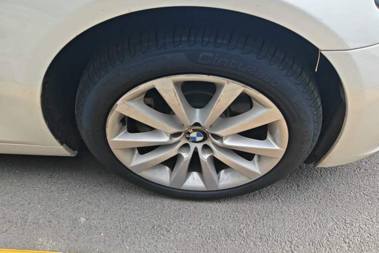 Used BMW 5 Series 2014 528Li xDrive Premium Edition Right Front Wheel Hub