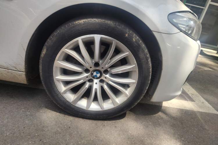 Used BMW 5 Series 2014 525Li Luxury Design Package Right Front Wheel Hub