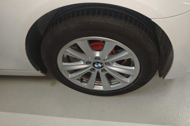 Used BMW 5 Series 2014 520Li Elegant Model Right Front Wheel Hub