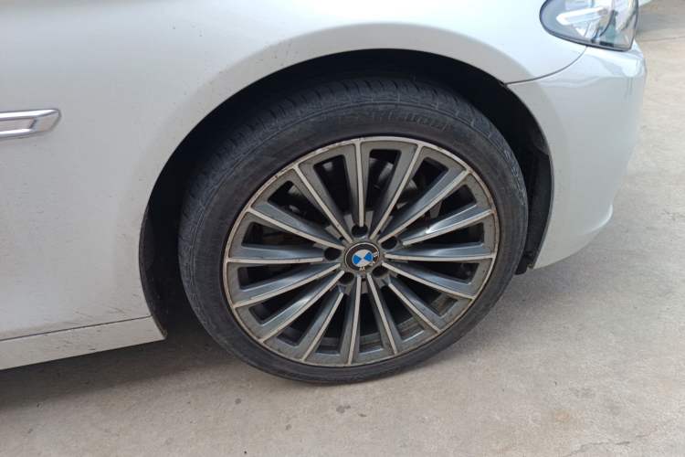 Used BMW 5 Series 2014 520Li Elegant Model Right Front Wheel Hub