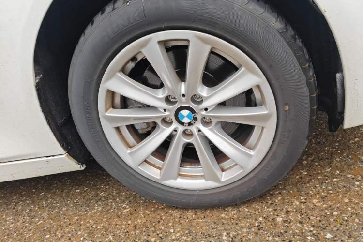Used BMW 5 Series 2014 520Li Elegant Model Right Front Wheel Hub