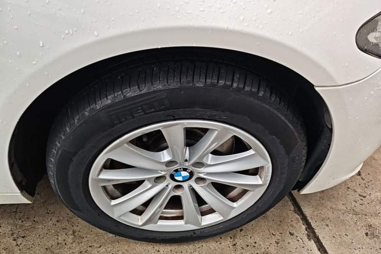 Used BMW 5 Series 2014 520Li Elegant Model Right Front Wheel Hub