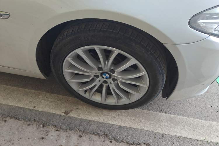 Used BMW 5 Series 2014 525Li Luxury Design Package Right Front Wheel Hub