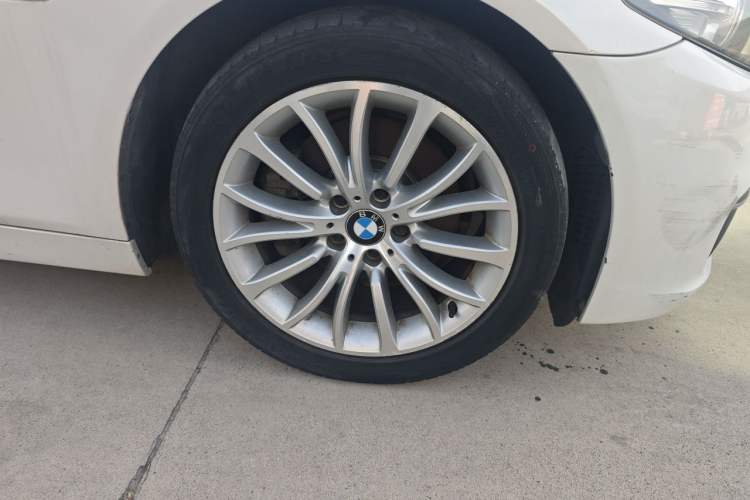 Used BMW 5 Series 2014 525Li Luxury Design Package Right Front Wheel Hub