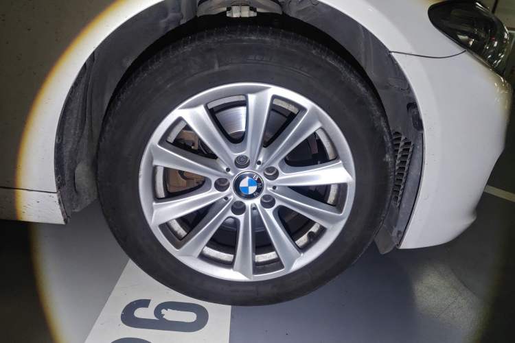 Used BMW 5 Series 2014 520Li Elegant Model Right Front Wheel Hub