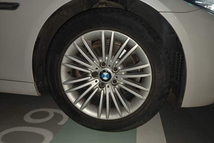 Used BMW 5 Series 2014 525Li Leading Model Right Front Wheel Hub