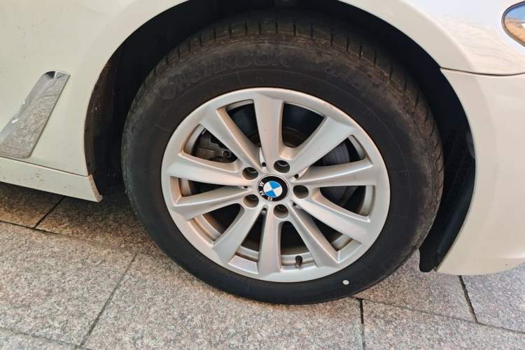 Used BMW 5 Series 2014 520Li Elegant Model Right Front Wheel Hub