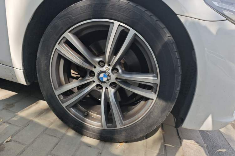Used BMW 5 Series 2014 530Li Leading Model Right Front Wheel Hub