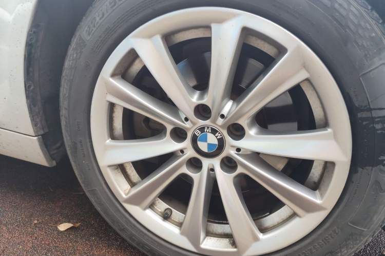 Used BMW 5 Series 2014 520Li Elegant Model Right Front Wheel Hub