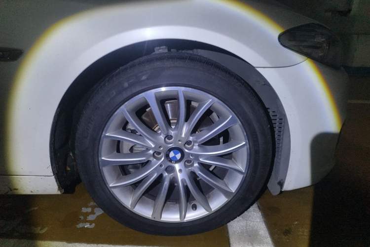 Used BMW 5 Series 2014 525Li Luxury Design Package Right Front Wheel Hub