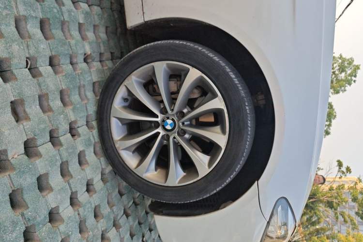 Used BMW 5 Series 2014 528Li xDrive Premium Edition Right Front Wheel Hub