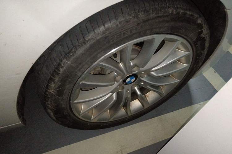 Used BMW 5 Series 2014 525Li Luxury Design Package Right Front Wheel Hub
