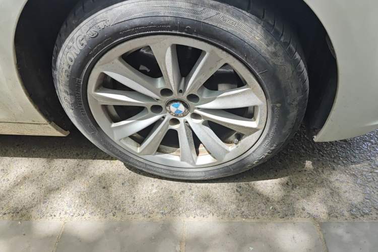 Used BMW 5 Series 2014 520Li Elegant Model Right Front Wheel Hub