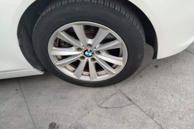 Used BMW 5 Series 2014 520Li Elegant Model Right Front Wheel Hub