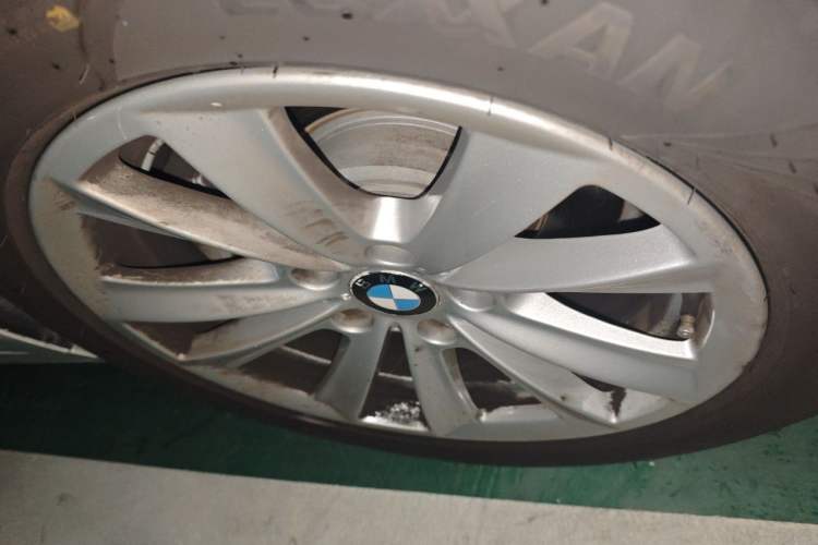 Used BMW 5 Series 2014 520Li Elegant Model Right Front Wheel Hub