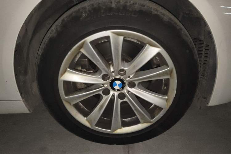 Used BMW 5 Series 2014 520Li Elegant Model Right Front Wheel Hub