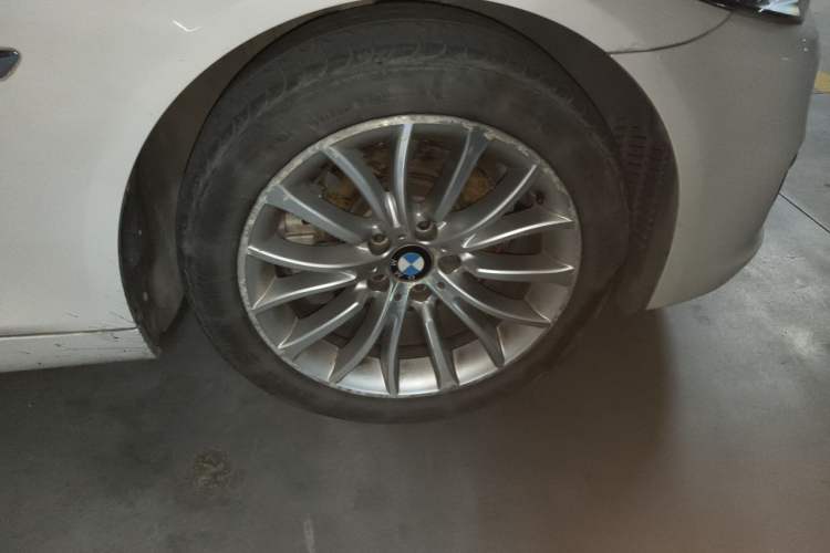 Used BMW 5 Series 2014 525Li Luxury Design Package Right Front Wheel Hub