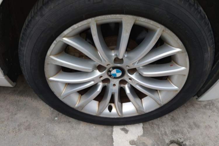 Used BMW 5 Series 2014 525Li Luxury Design Package Right Front Wheel Hub