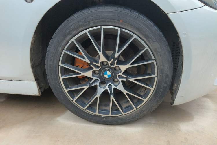 Used BMW 5 Series 2014 525Li Fashion Design Package Right Front Wheel Hub