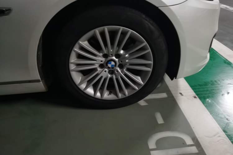 Used BMW 5 Series 2014 525Li Leading Model Right Front Wheel Hub