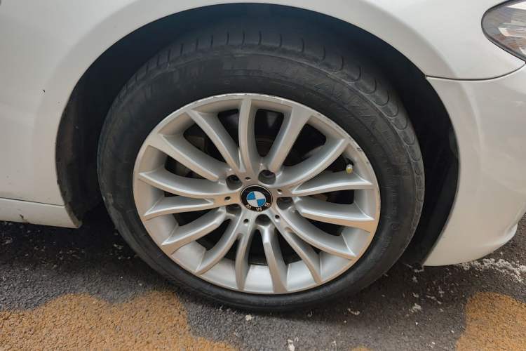 Used BMW 5 Series 2014 525Li Luxury Design Package Right Front Wheel Hub