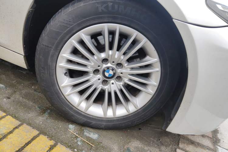 Used BMW 5 Series 2014 520Li Elegant Model Right Front Wheel Hub