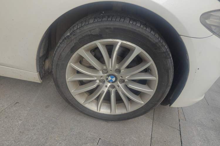 Used BMW 5 Series 2014 525Li Luxury Design Package Right Front Wheel Hub