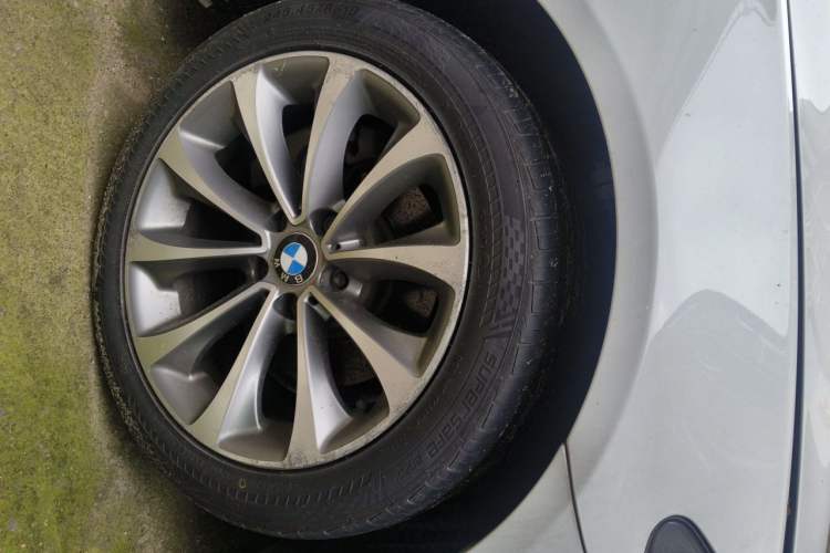 Used BMW 5 Series 2014 525Li Fashion Design Package Right Front Wheel Hub