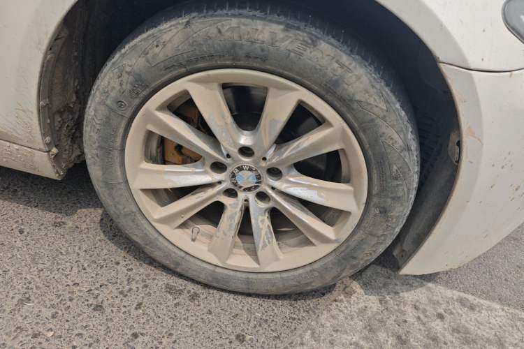 Used BMW 5 Series 2014 520Li Elegant Model Right Front Wheel Hub